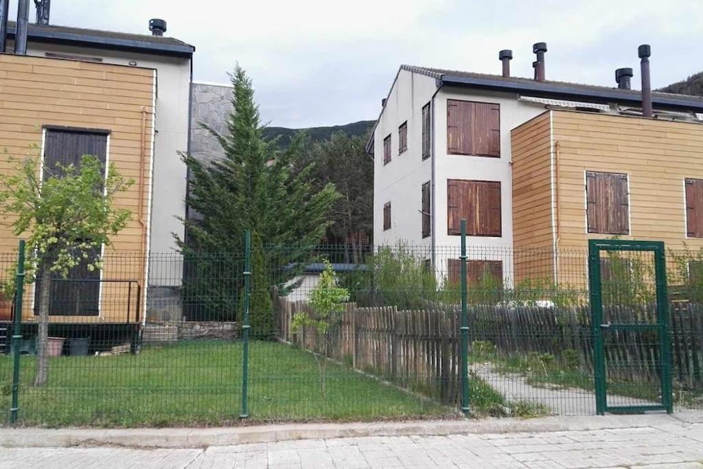 Casa Nora Вільянуа Екстер'єр фото